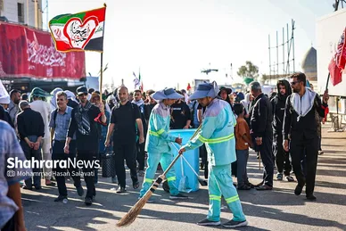 گزارش تصویری | نظافت مسیر زائران اربعین حسینی در نجف اشرف توسط پاکبانان مشهدی