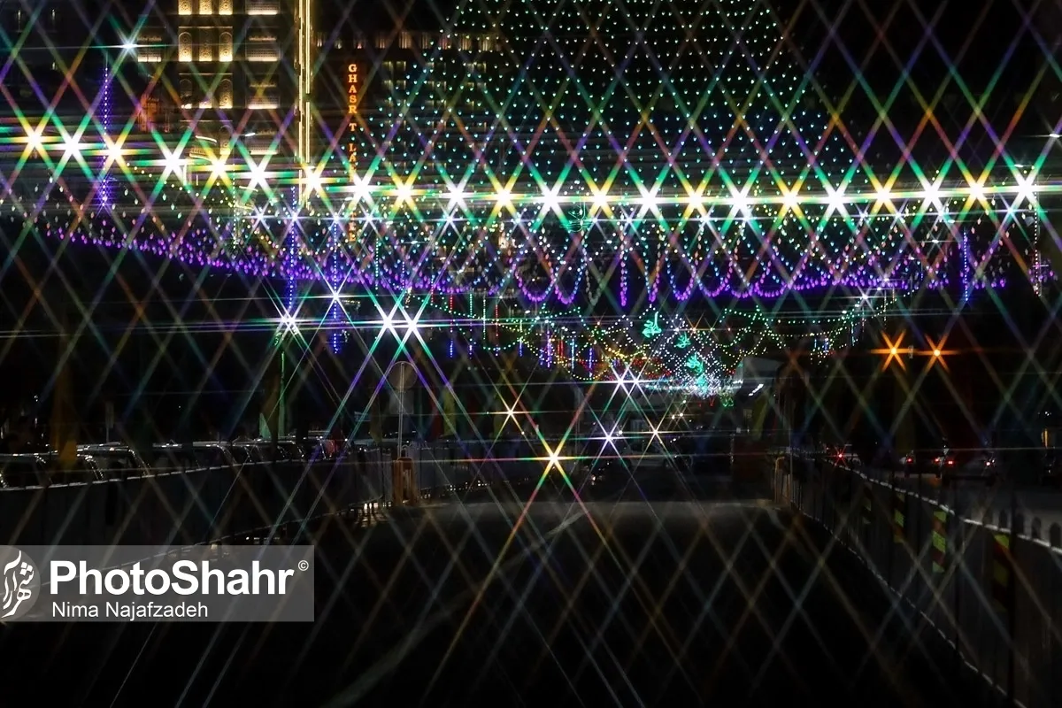 نورافشانی آسمان مشهد‌الرضا(ع) در شب میلاد امیرالمومنین حضرت علی(ع) (۴ بهمن ۱۴۰۲)