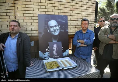 عکس‌هایی از تشییع پیکر رضا داودنژاد