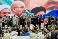 قالیباف در اجتماع هواداران خود در مشهد: کشور تاب اختلاف و دعوا و بهانه جویی ندارد| ما سیاست بلدیم، اما کار‌های خلاف انجام نمی‌دهیم+ فیلم و عکس (۶ تیرماه ۱۴۰۳)