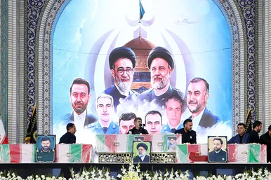 استقبال از پیکر شهدای خدمت در حرم رضوی