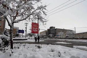 اکران فرهنگی متفاوت به&zwnj;مناسبت شب یلدا در مشهد | شهر برفی با شعار یلدایی