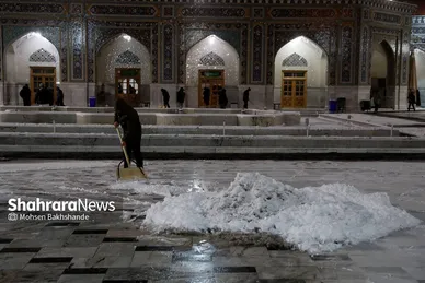 بارش برف زمستانی در حرم مطهر رضوی