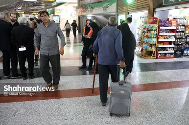 بازگشت زائران پیاده از طریق پایانه مسافربری مشهد در روز پایانی صفر