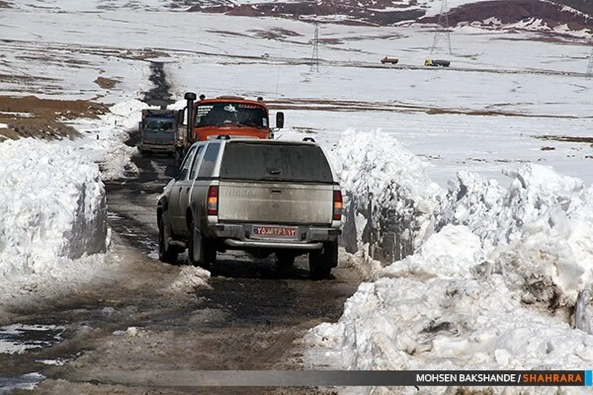ویدئو | غول زمستان در ایران بیدار شد | گرفتار شدن خودرو‌ها در جاده تبریز - اهر (۳ اسفند ۱۴۰۳)