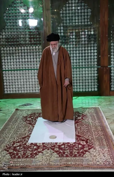گزارش تصویری | حضور رهبر انقلاب اسلامی در حرم مطهر حضرت امام خمینی (ره)