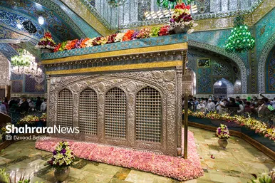 آیین تعویض پرچم گنبد منور حرم مطهر رضوی
