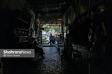از انتهای دالان تاریکی بیشتر خودنمایی میکرد