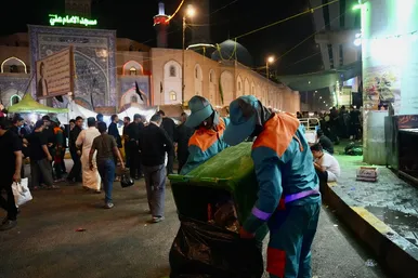 خدمت پاکبانان مشهدی به زائران اربعین در نجف اشرف