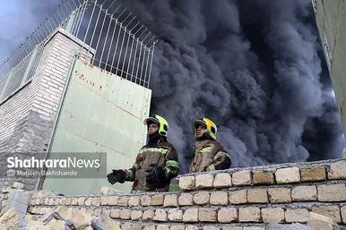 آتش سوزی گسترده در کارخانه یخچال سازی