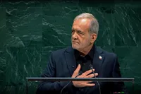 مسعود پزشکیان: من از کشوری می‌آیم که آمریکا و اسرائیل مدرسه و بیمارستان را در آن بمباران کرده است + فیلم