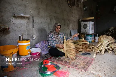 گزارش تصویری | جاروبافی در روستای ملاحسن