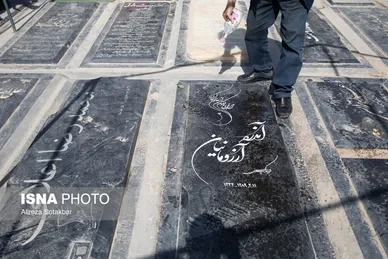 عکس‌هایی از حضور جمعی از سینماگران در قطعه هنرمندان
