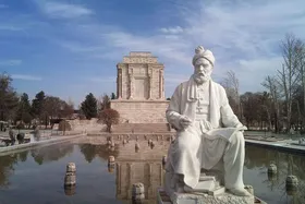 فردوسی، حکیمی که اسطوره را به خدمت دین درآورد