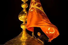 ویدئو | تعویض پرچم حرم امام حسین(ع) همزمان با ماه ربیع&zwnj;الاول