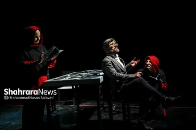 گزارش تصویری | نمایش «مردی مقابل فرزندانش»