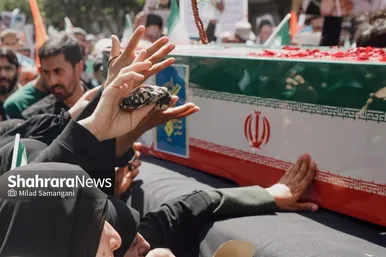 گزارش تصویری | تشییع پیکر مطهر شهید اقتدار حسن حسینی نژاد در مشهد