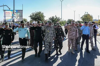مراسم رژه هفته دفاع مقدس در مشهد برگزار شد