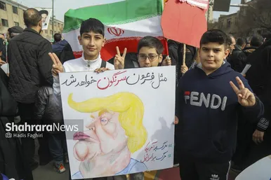 گزارش تصویری |نسل امروز، قلم به دست؛ راهپیمایی ۲۲ بهمن به روایت دست‌های کوچک و آرزوهای بزرگ