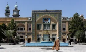 حمله افراد ناشناس به حوزه علمیه آیت&zwnj;الله یثربی در کاشان + تصویر