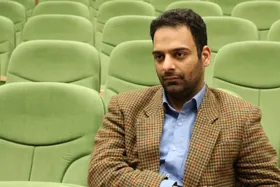غزل میلاد عرفان&zwnj;پور در واکنش به هتک حرمت قرآن | &laquo;روی گل محمدی از اشک تر شده&zwnj;ست&raquo;