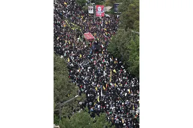 عکس‌هایی از اقامه نماز رهبر انقلاب بر پیکر مجاهد بزرگ شهید اسماعیل هنیه