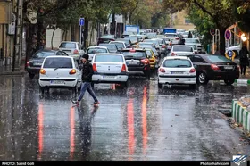 لغزندگی جاده&zwnj;ها و ترافیک سنگین در معابر شهری مشهد هم&zwnj;زمان با بارش باران (۴ بهمن ۱۴۰۲)