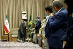 رئیس جمهور با خانواده شهدا و ایثارگران در حرم مطهر رضوی دیدار کرد + تصاویر