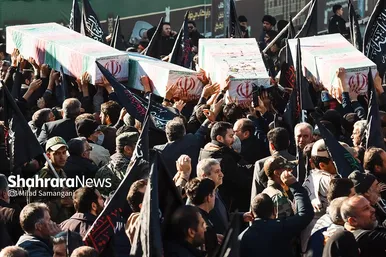 اجتماع عزاداران فاطمی و تشییع پیکر ۱۲ شهید گمنام دفاع مقدس و ۲ شهید حادثه تروریستی راسک در مشهد
