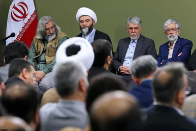 دیدار جمعی از شاعران و اهالی فرهنگ و ادب فارسی با رهبر انقلاب