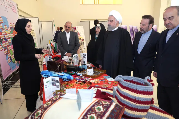بازدید رئیس جمهور از نمایشگاه توانمندی‌های زنان و رونمایی از ۳۴ کتاب گفت‌وگوی ملی خانواده