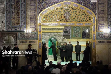 غبارروبی مضجع منور امام رضا(ع)