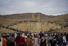 حضور ۱۰ هزار نفر هنگام تحویل سال ۱۴۰۳ در تخت جمشید