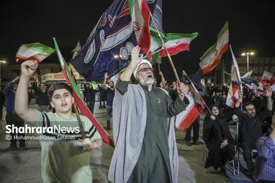 گزارش تصویری | یکصدوبیست‌ویکمین شب حضور مردم مشهد در سنگر خیابان