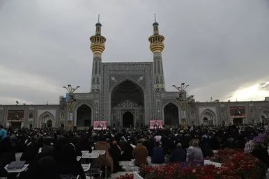 حضور و سخنرانی رهبر انقلاب در اجتماع زائران و مجاوران حرم مطهر رضوی- ۲