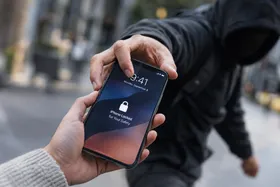 قابلیت جدید اپل در راه است | قفل خودکار آیفون هنگام قاپیده&zwnj;شدن