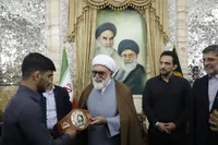 کشتی گیران ایران مهمان آستان قدس رضوی شدند | از اهدای مدال تا دیدار با تولیت