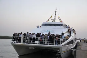 تردد دریایی زائران اربعین از بندر خرمشهر به بصره آغاز شد (۱۰ مرداد ۱۴۰۴)