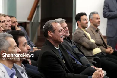 گزارش تصویری | آیین تجلیل از حسین نخعی شریف، اهدای پلاک افتخار و رونمایی از کتاب «تاریخ فوتبال مشهد»