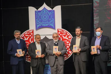 رونمایی از کتاب متولد چهل و دو