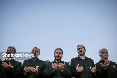 گزارش تصویری | آیین سنتی تعویض پوش ضریح مطهر امام رضا (ع)