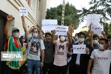 تجمع افغانستانی‌های مقیم تهران و مشهد در مقابل کنسولگری پاکستان