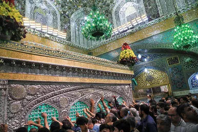 گل آرایی ویژه ولادت حضرت امام رضا (علیه السلام) در روضه منوره رضوی