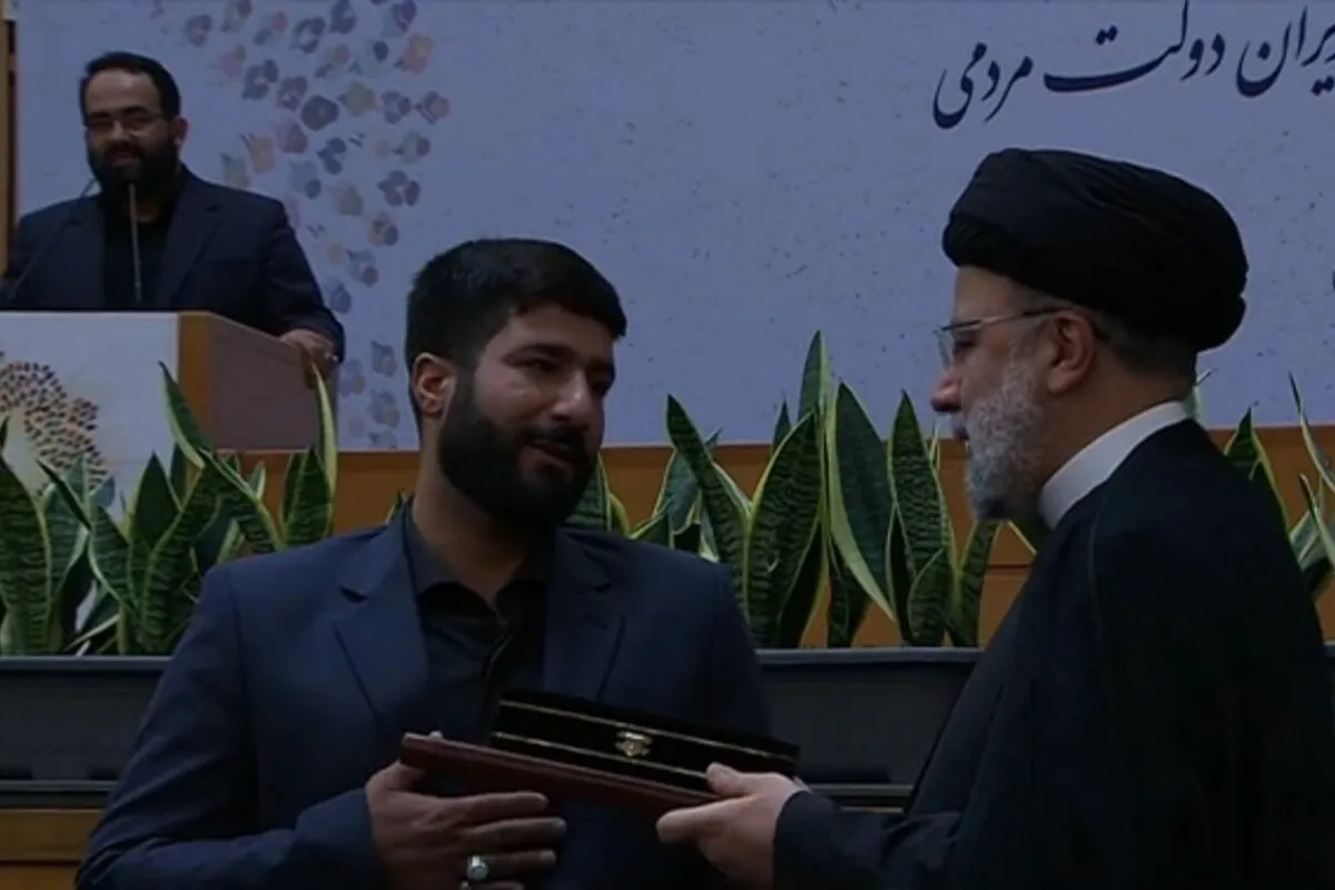 رئیس‌جمهور از خادم حرم شاهچراغ تقدیر کرد