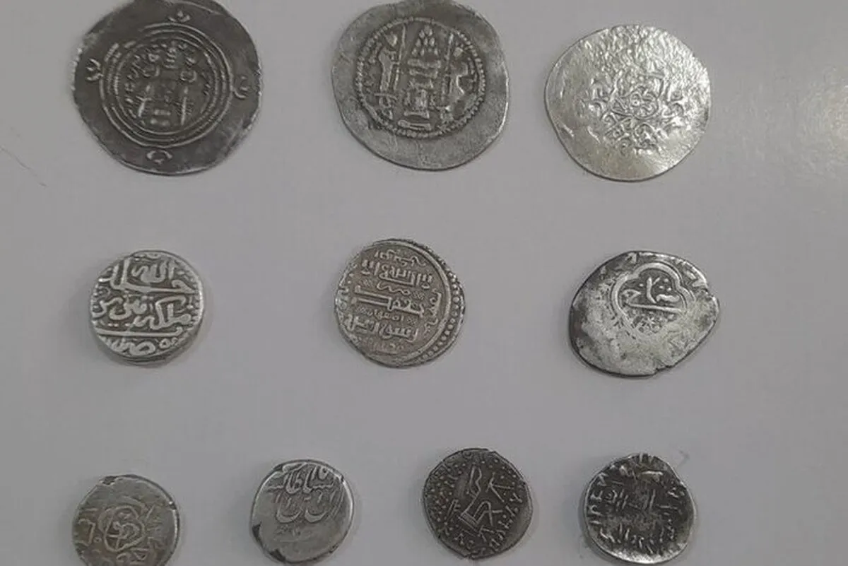 کشف ۱۱ سکه تاریخی دوره اشکانیان در خرم‌آباد