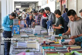 برخی فروشندگان جمعه&zwnj;بازار کتاب مشهد از شیوه نظارت بر عرضه گلایه دارند | مشقت&zwnj;های کار در یک راسته فرهنگی!