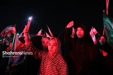 گزارش تصویری | سی‌وسومین شب حضور حماسی مردم مشهد در خیابان‌ها | مراسم وداع با پیکر شهدای امنیت در میدان فلسطین