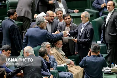 عکس‌هایی از رئیس جمهور در جلسات رای اعتماد وزرای پیشنهادی