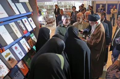 تصاویری از بازدید رهبر معظم انقلاب از نمایشگاه کتاب تهران (۲۴ اردیبهشت ۱۴۰۳)