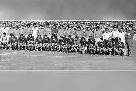 قاب خاطره | شروع یک مسابقه فوتبال در مشهد